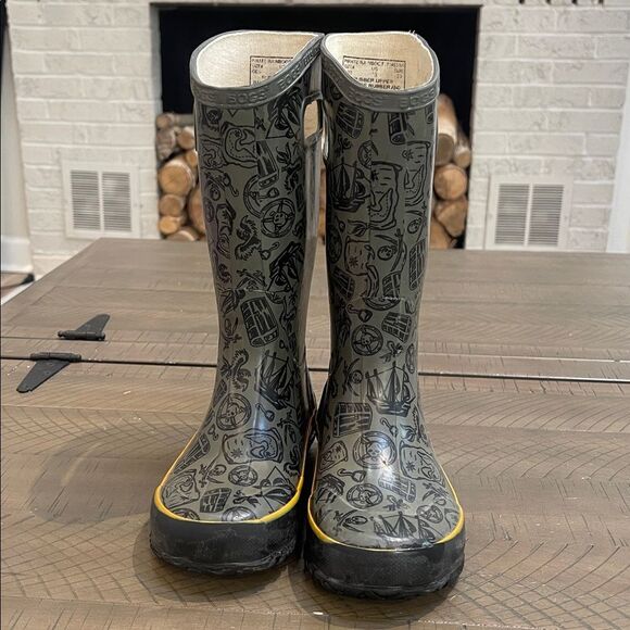 BOGS Pirate Skull Rainboots Sz 13 - Picture 3 of 10
